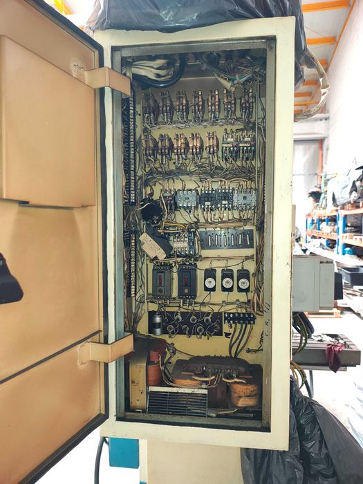 Frezarka Solidna baza do przeróbki na CNC . Mechanicznie sprawna