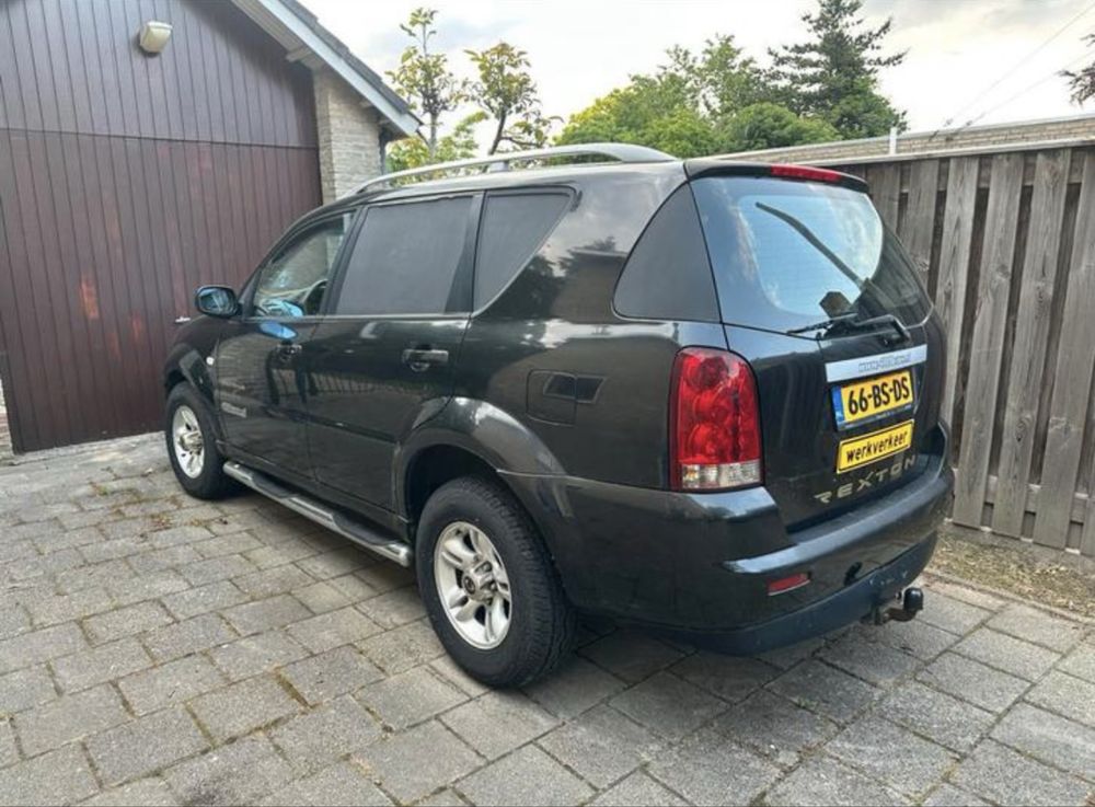 Ssang Yong 4x4 позашляховик джип для ЗСУ