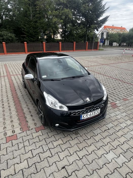 Peugeot 208 Gti z 2017 roku.
