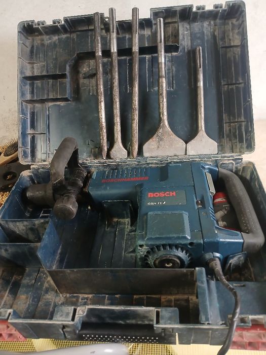 Sprzedam młot kłujący z osprzętem i waluzką