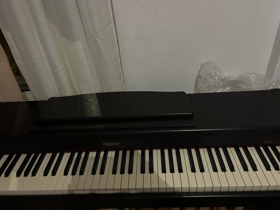 Piano elétrico Roland 137