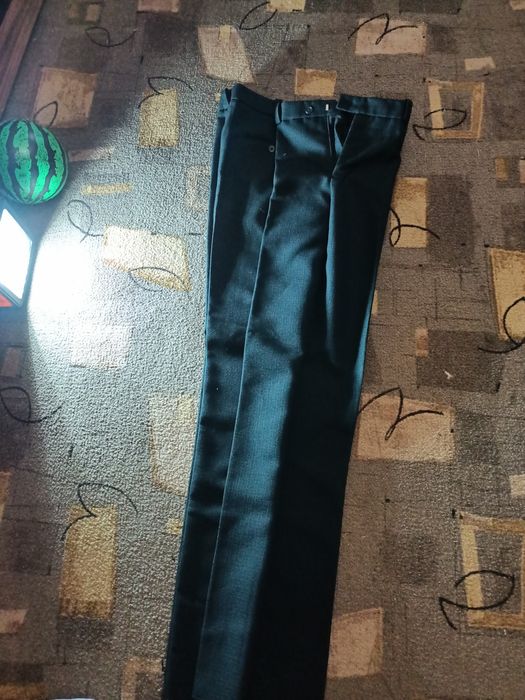 Брюки мужские. Классика. Объем 56. Длина 110 в неподшитом состоянии.