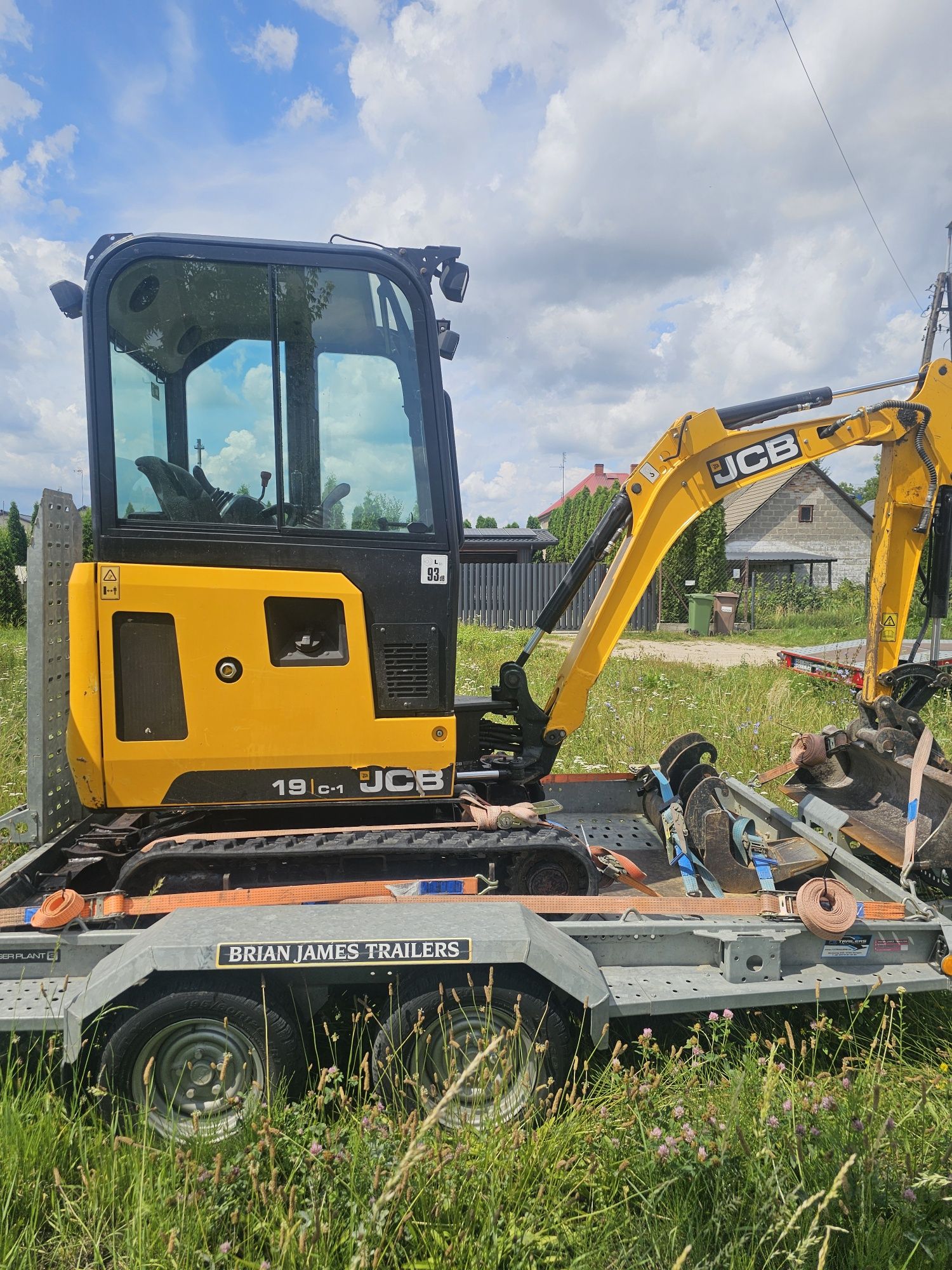 Wynajem koparki JCB 24h  na godziny z dostawą Sam kopiesz!