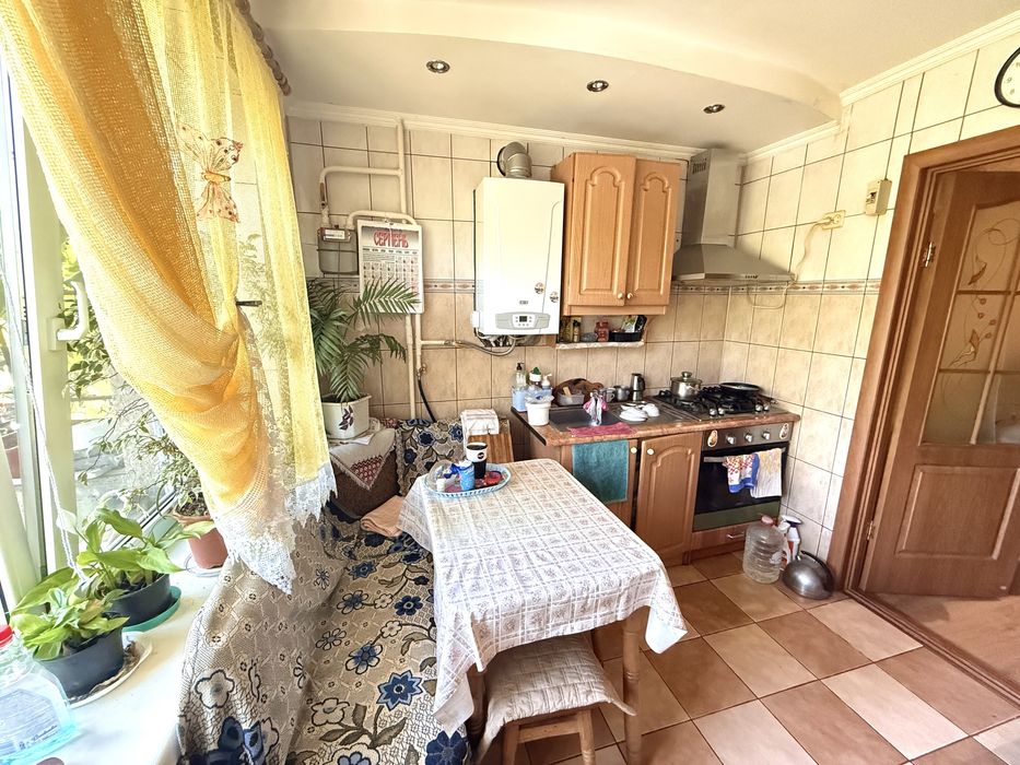 Оренда кімнати на вул. Грушевського в квартирі з хазяйкою