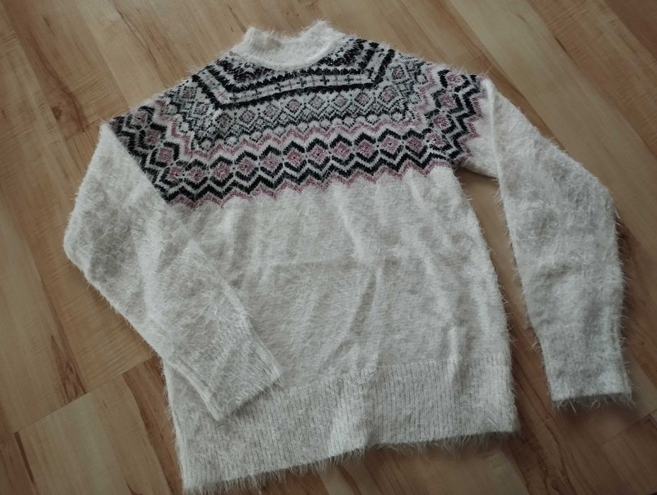 Sweterek zimowy świąteczny dla dziewczynki140/146