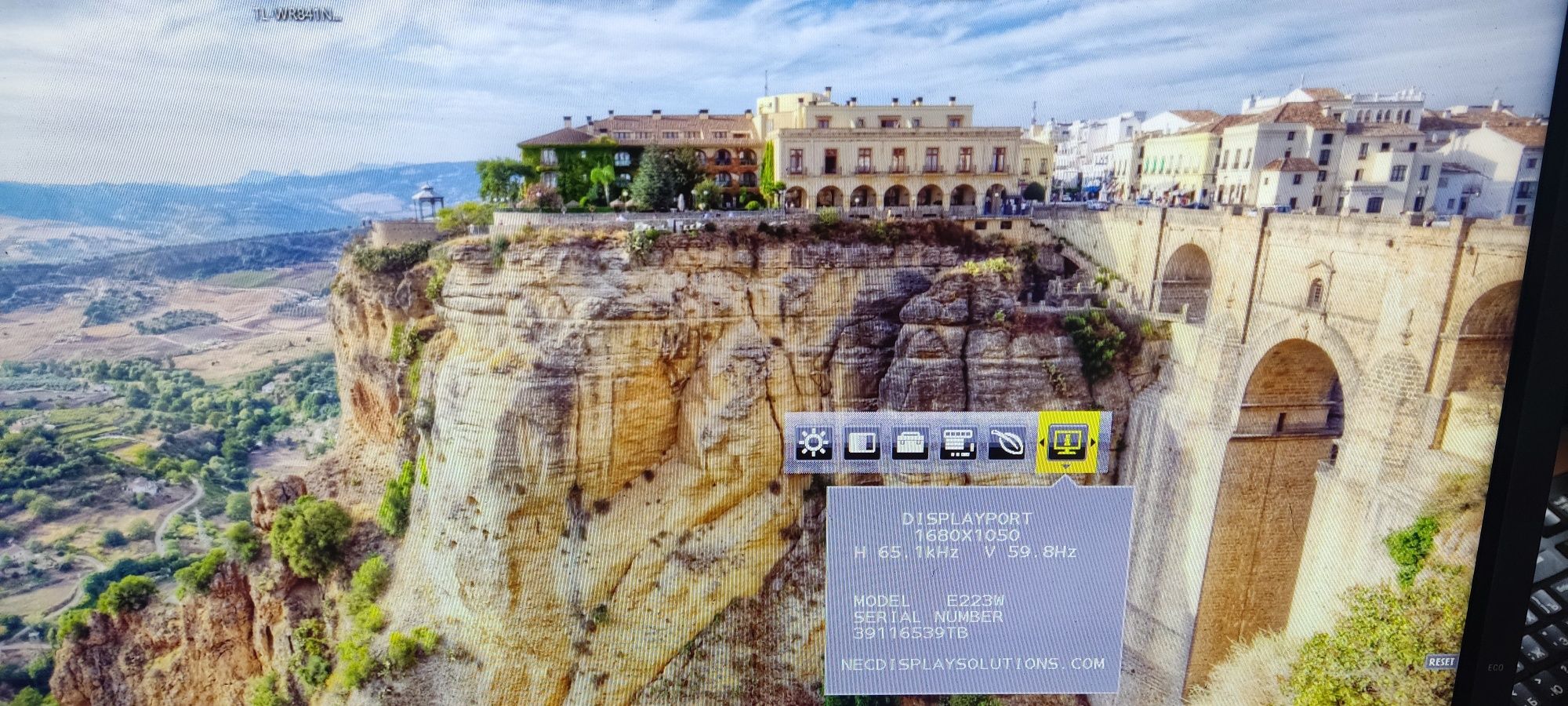 Монітop NEC MultiSync E223W