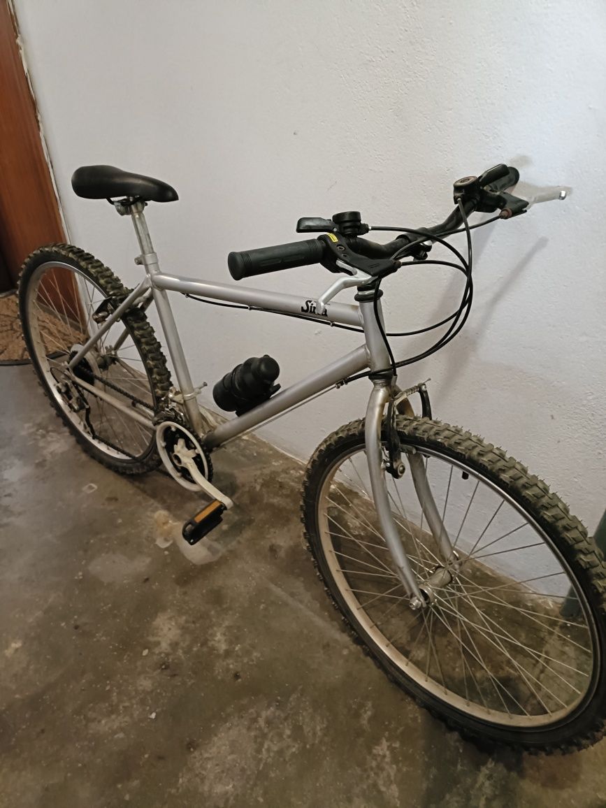 Bicicleta Sirla em bom estado