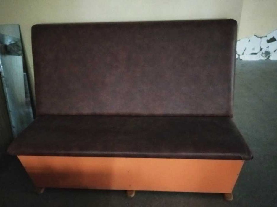 Продаю: столи, м,які лавки. Були у вжитку.У гарному стані.