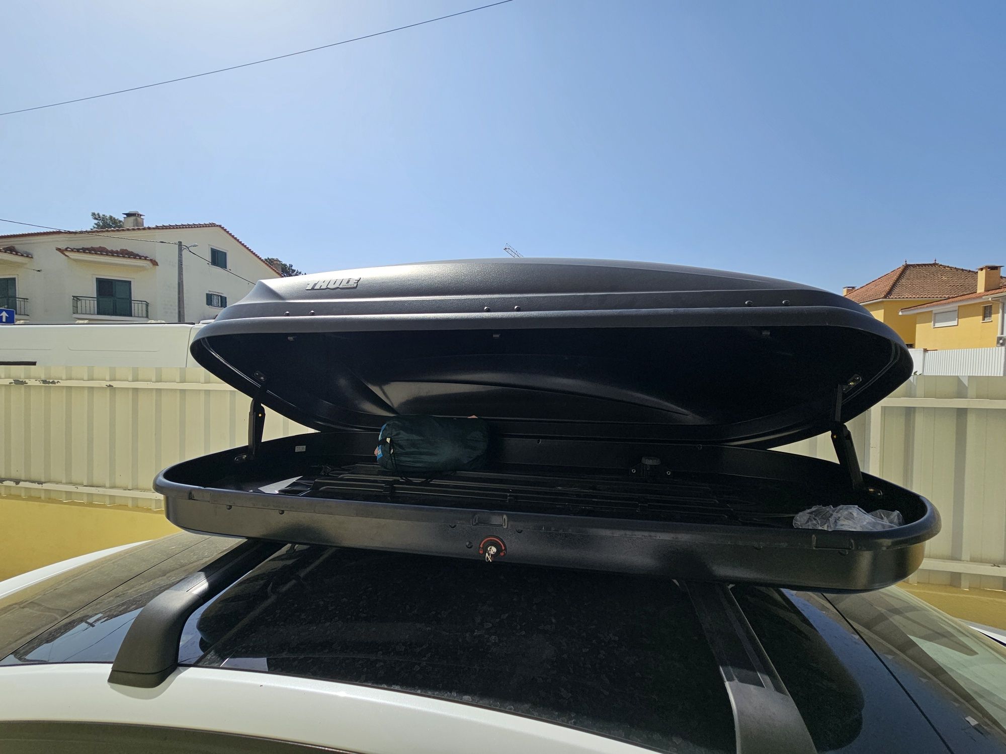 Mala tejadilho Thule 410l e barras para tesla model y ou model 3