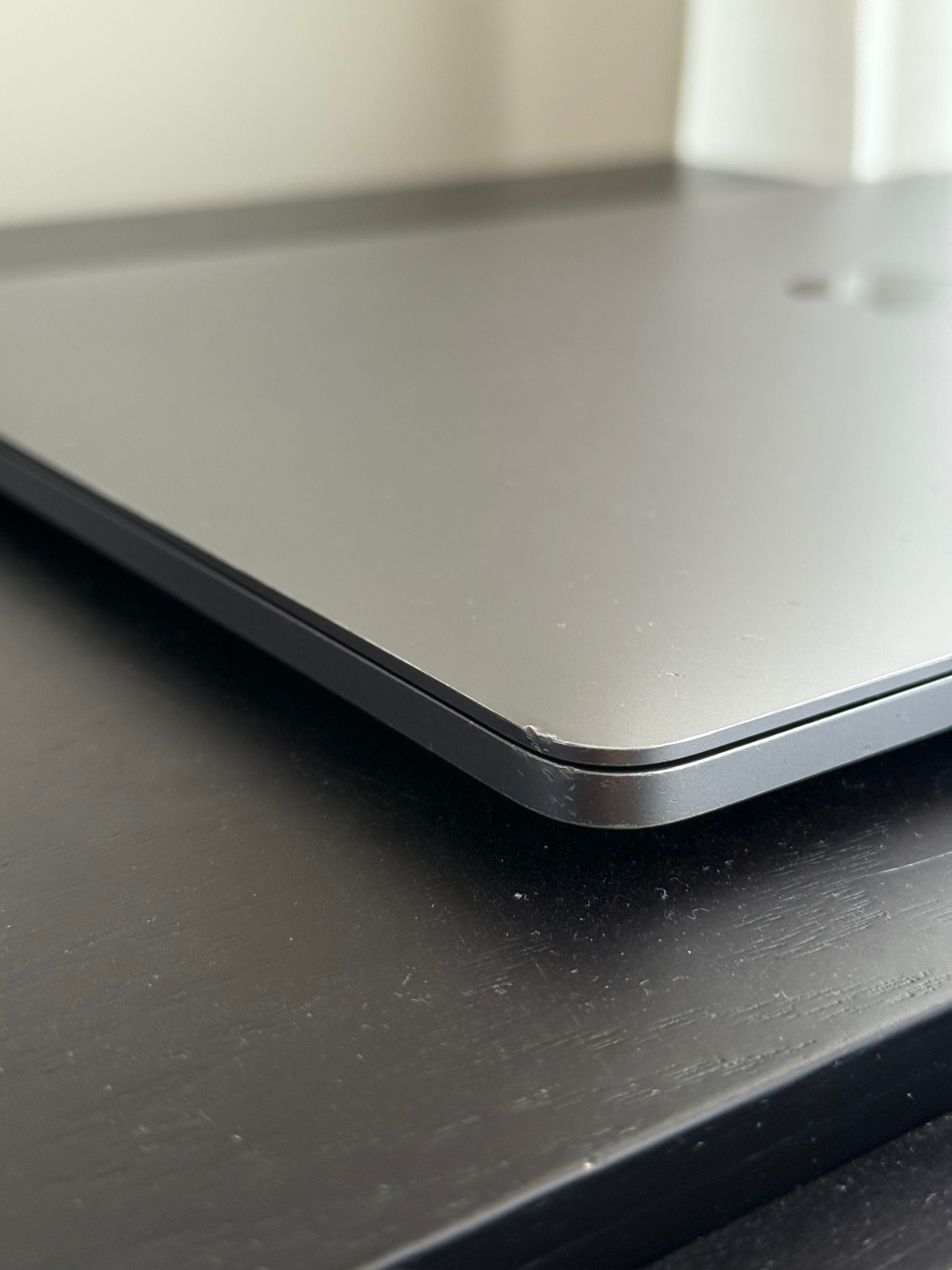MacBook Air 13” Intel core i5 com ecrã condicionado