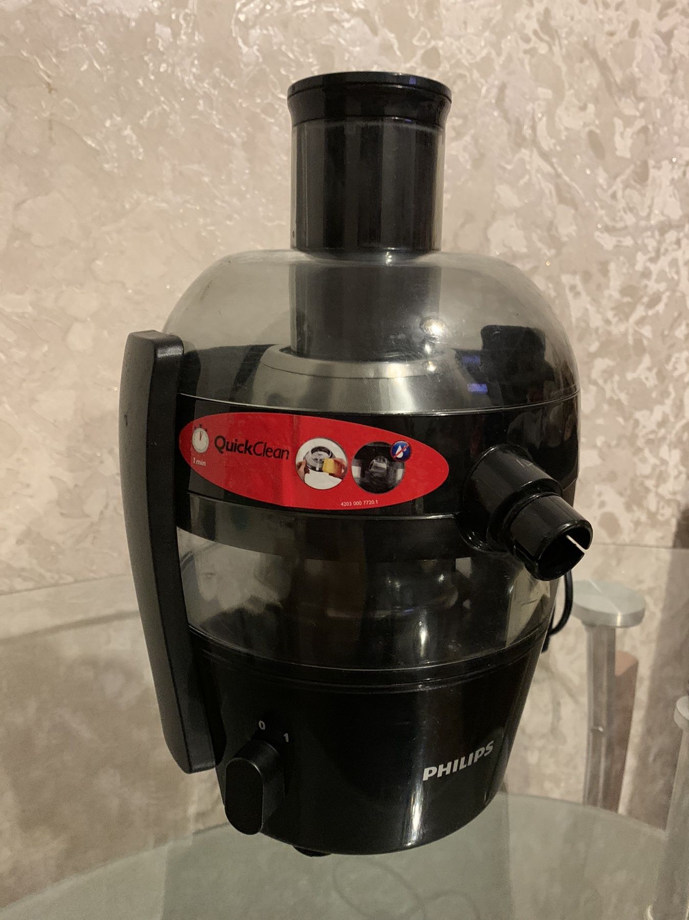 Продам электрическую  соковыжималку Philips HR1832/01/AJ