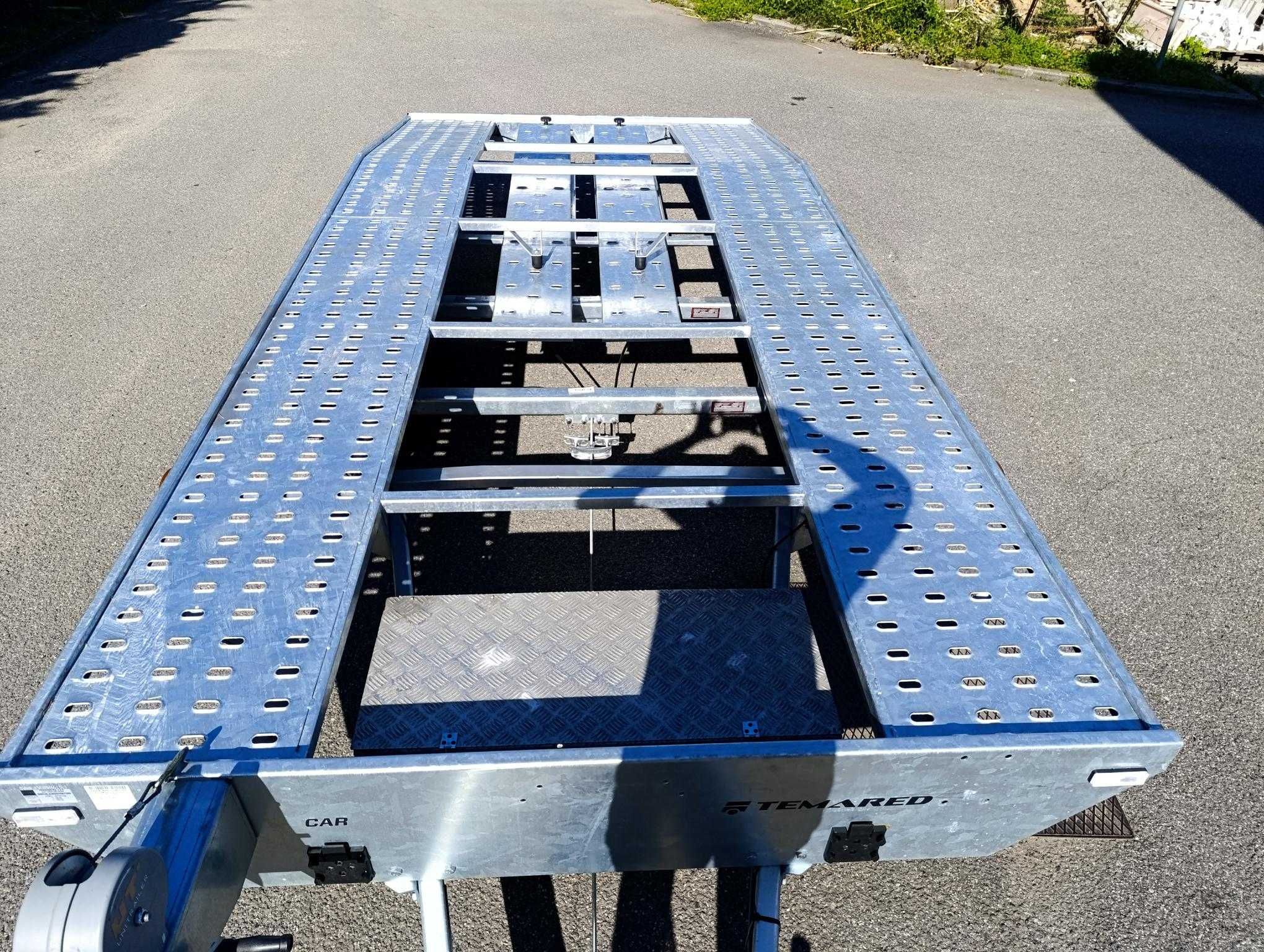 Aluga-se Reboque Atrelado porta carros e maquinas