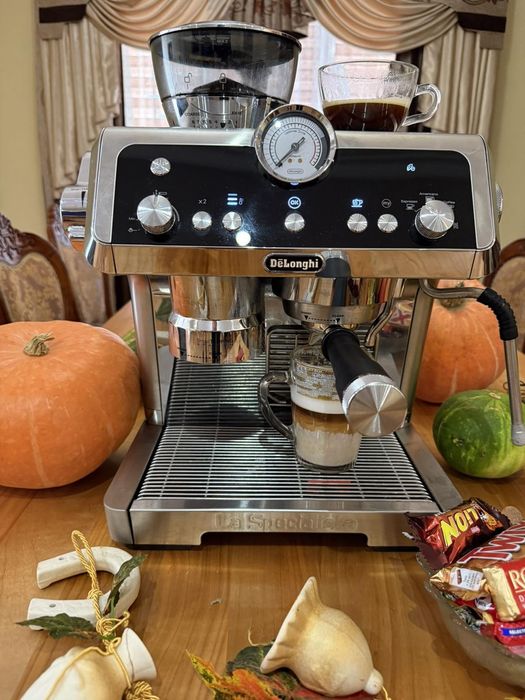 Продам привезену з Європи рожкову кофемашину delonghi EC 9555.m