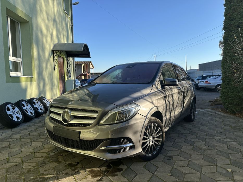 Капот крило батарея полуось салон фара бампер w242 w246 b class розбор