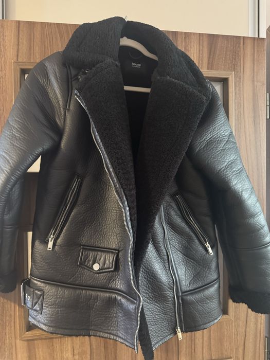 Чорна жіноча дубленка