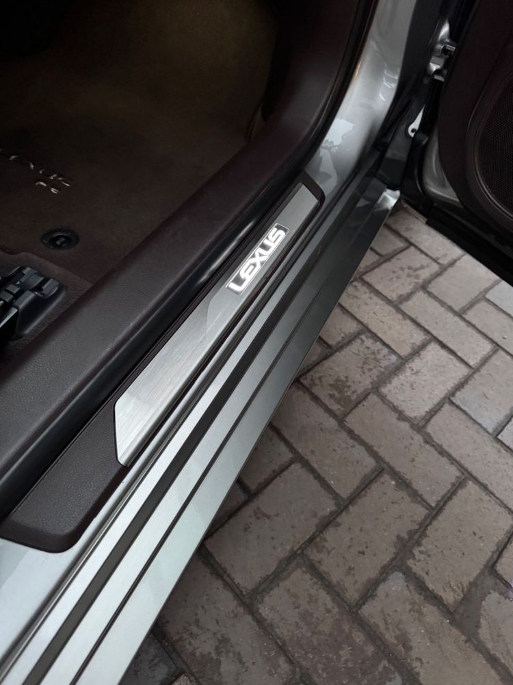 Lexus ES 2019-2025 пороги з ілюмінацією