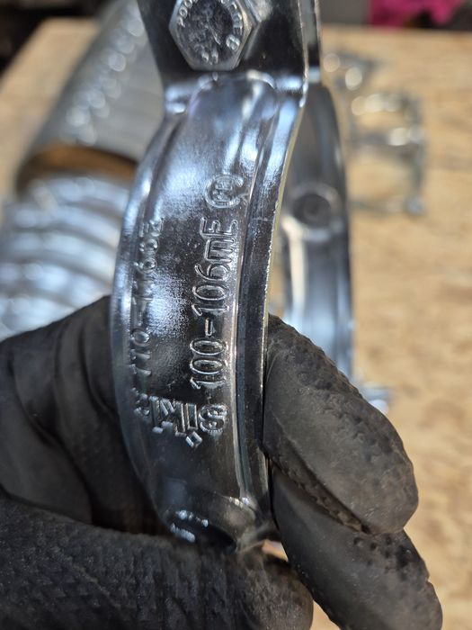 Obejmy do rur firmy Silka.