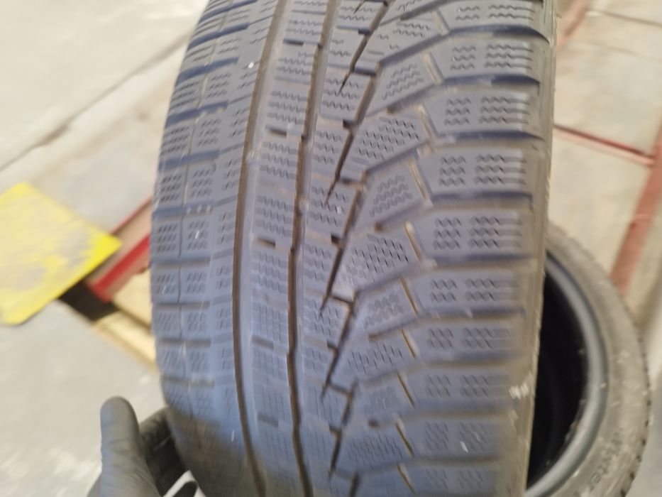 Dwie opony zimowe Hankook r18