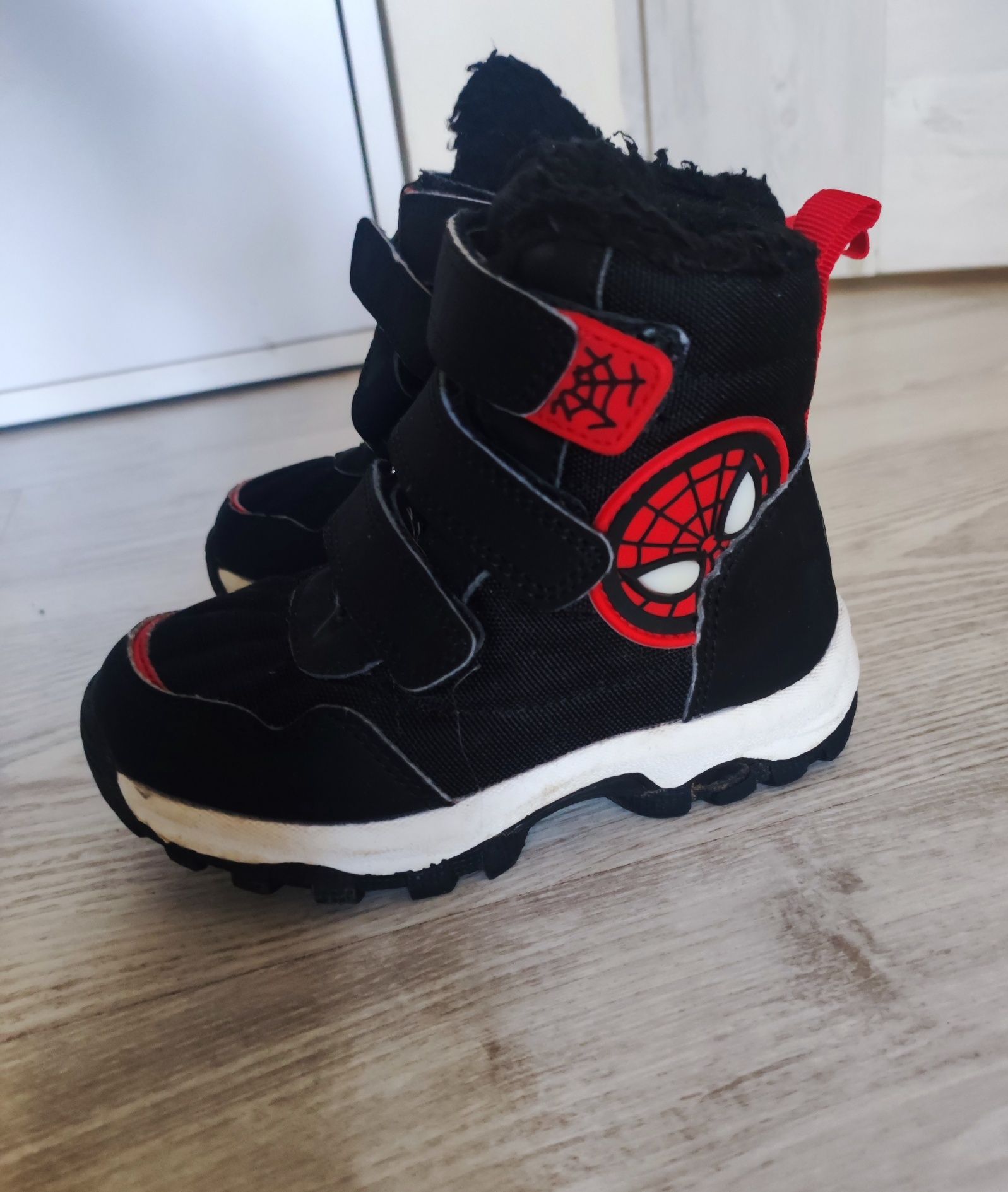 Buty zimowe kozaki 25 Spiderman diody