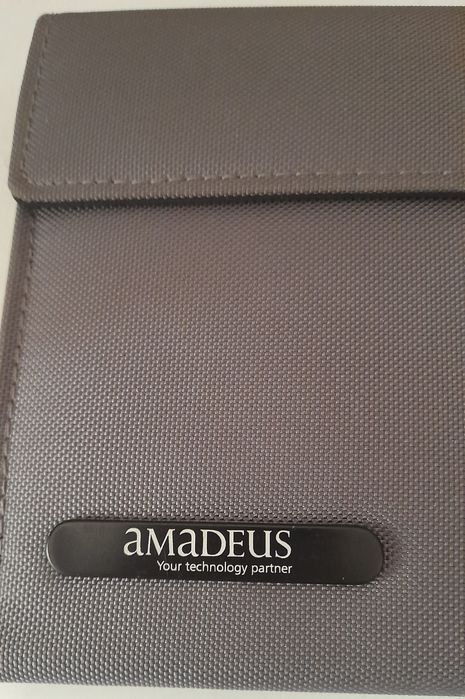 Carteira Amadeus com 23x15 cm - Bom estado