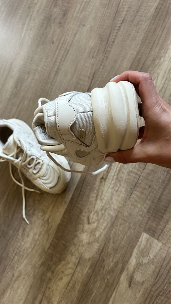 Продам кросівки Skechers