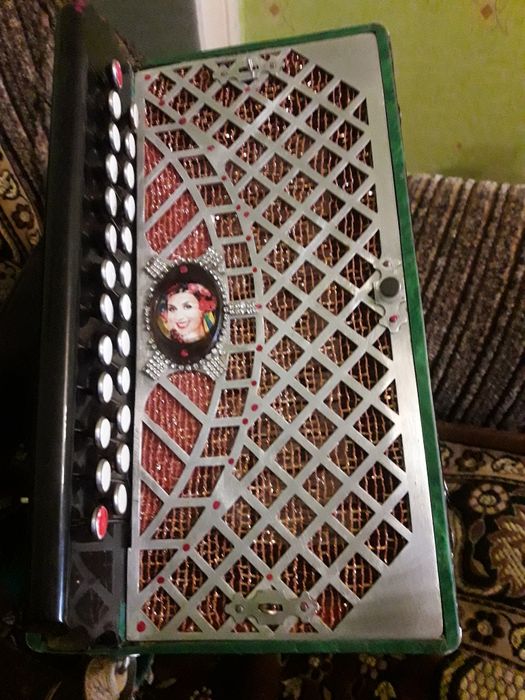 Продам заказную мастерскую гармонь