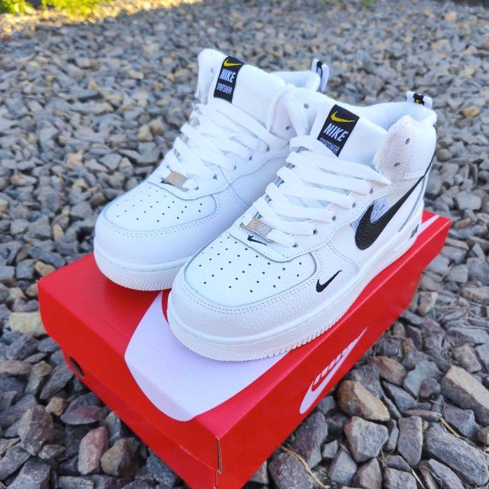 Кросівки зимові Nike Air Force 1 LV8 з хутром жіночі підліткові білі