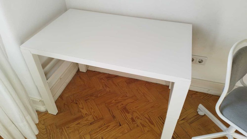 secretária e cadeira infantil