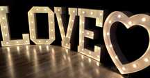 Napis LOVE z Sercem