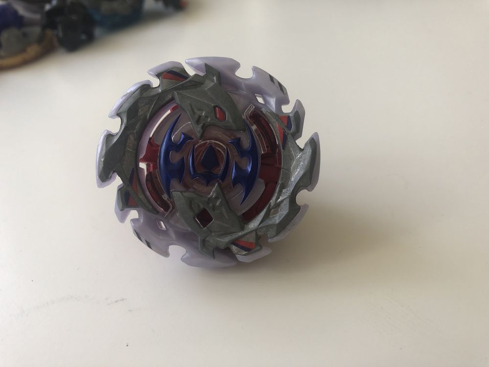 Beyblade forneus biały