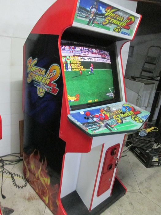 Maquina com jogo de futebol ano 1998 como nova original