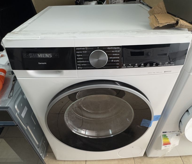 Máquina de Lavar Roupa SIEMENS WG44G2F0ES (9 kg - 1400 rpm - Branco)