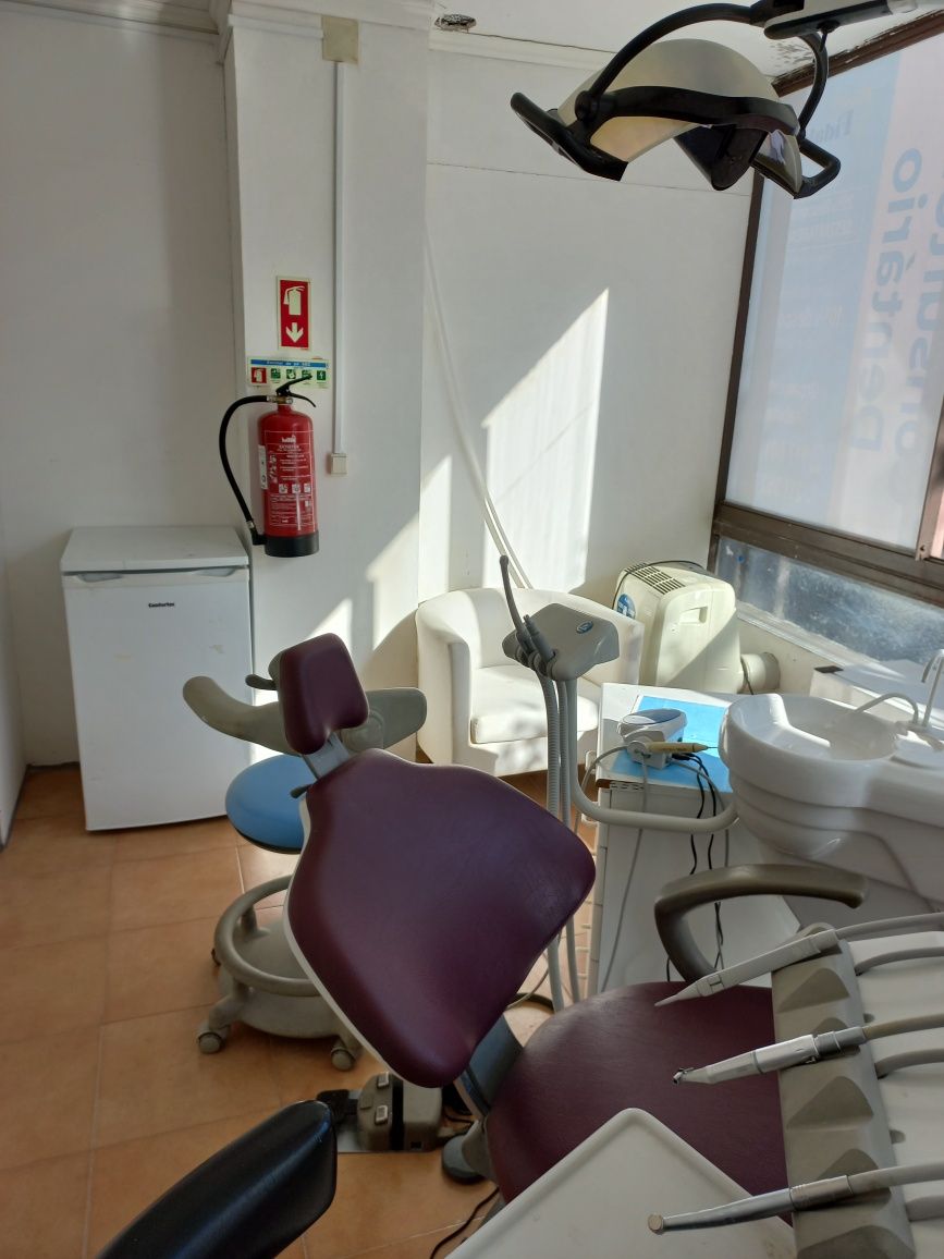 Arrenda-se consultório dentário Almada