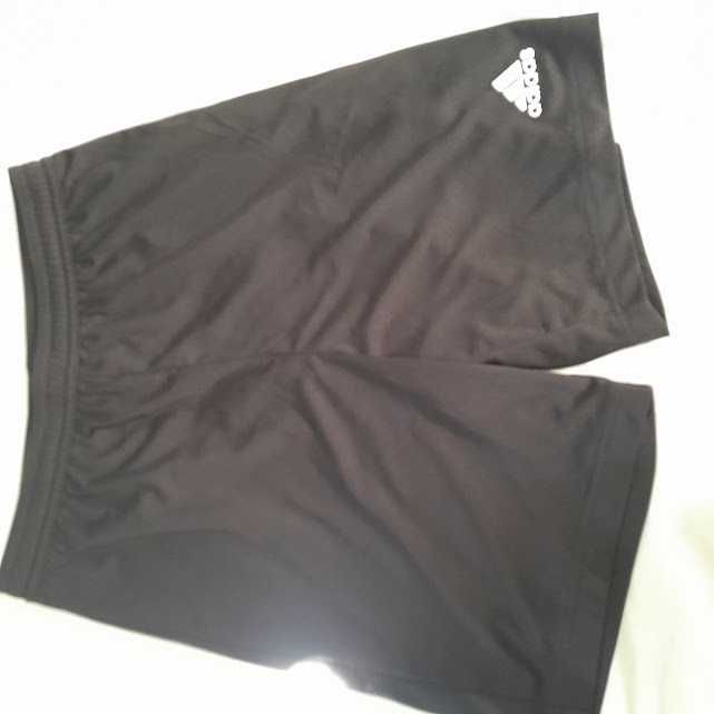 Calções Adidas pretos- Tam 13/14 anos