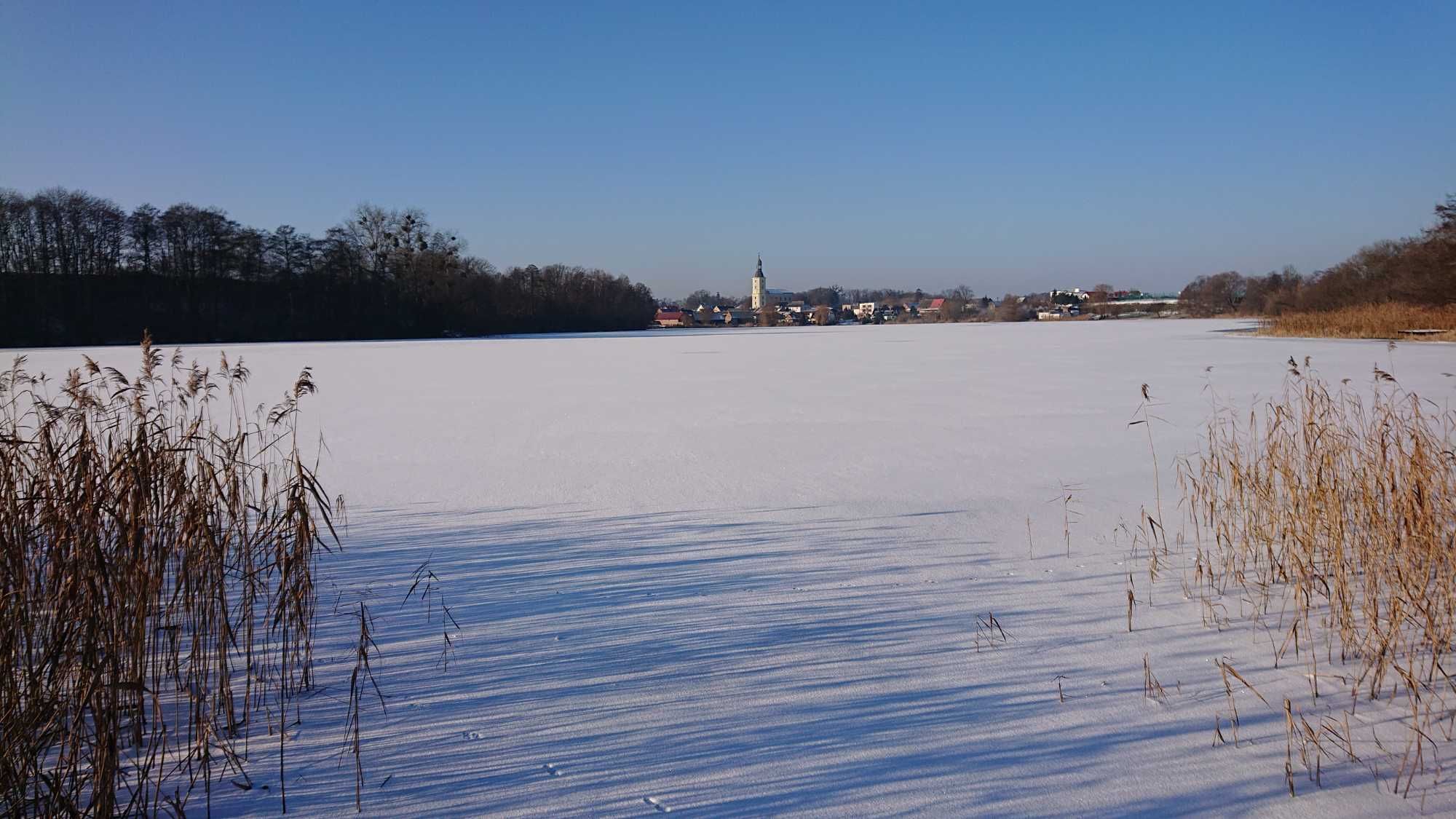 Działka rekreacyjna nad jeziorem w Lutomiu