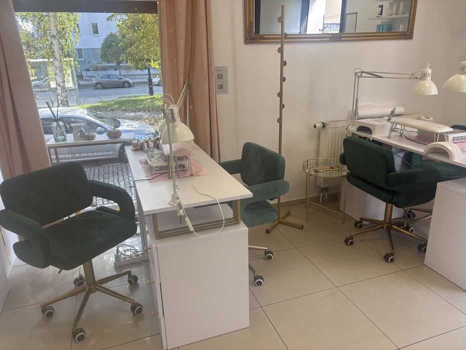 Zestaw krzesel obrtowych salon kosemtyczny