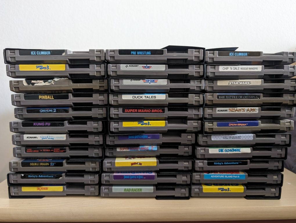 Lote diverso de jogos NES