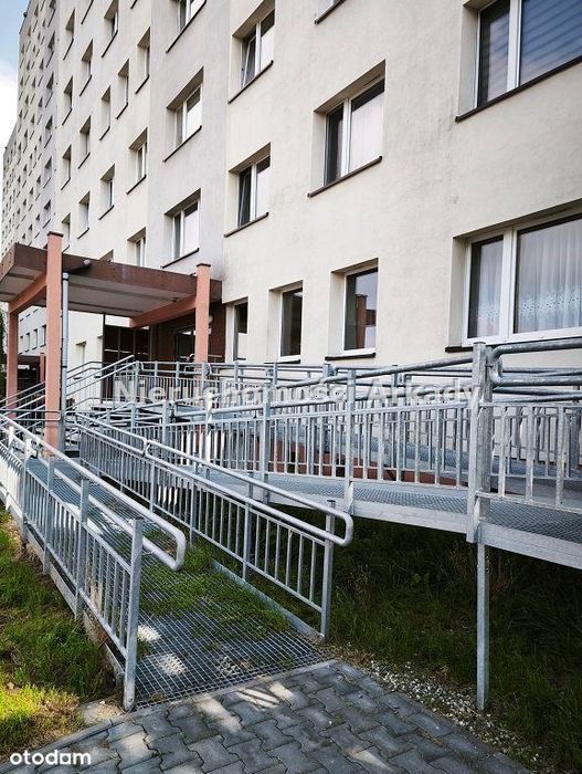 M4 z balkonem i z podjazdem dla wózków w centrum