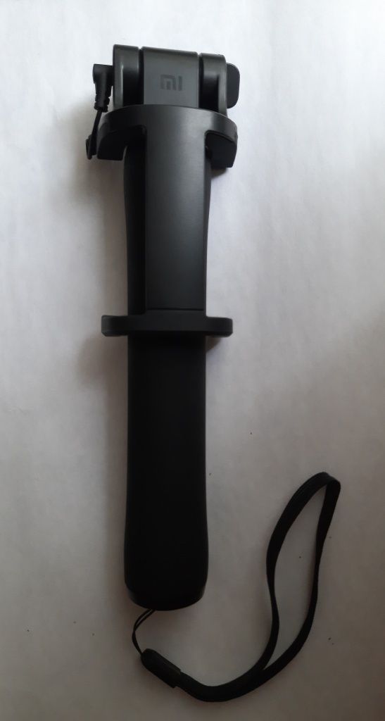 Селфи-монопод Xiaomi Mi Selfie Stick Cable Black (FBA4074CN).