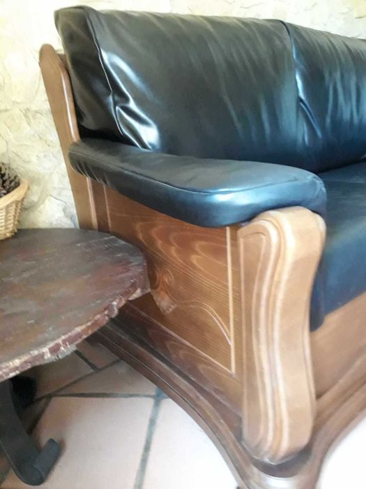 Sofá cama em madeira maciça e couro