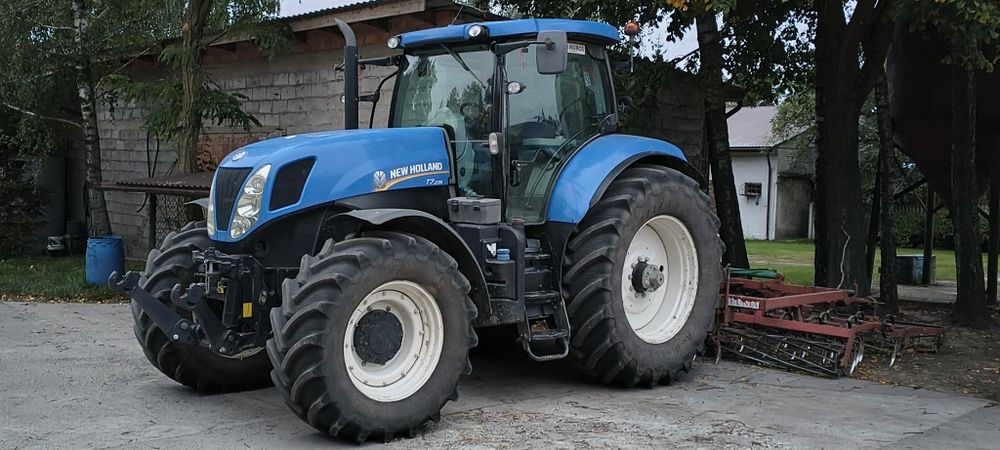 New Holland T7 235
