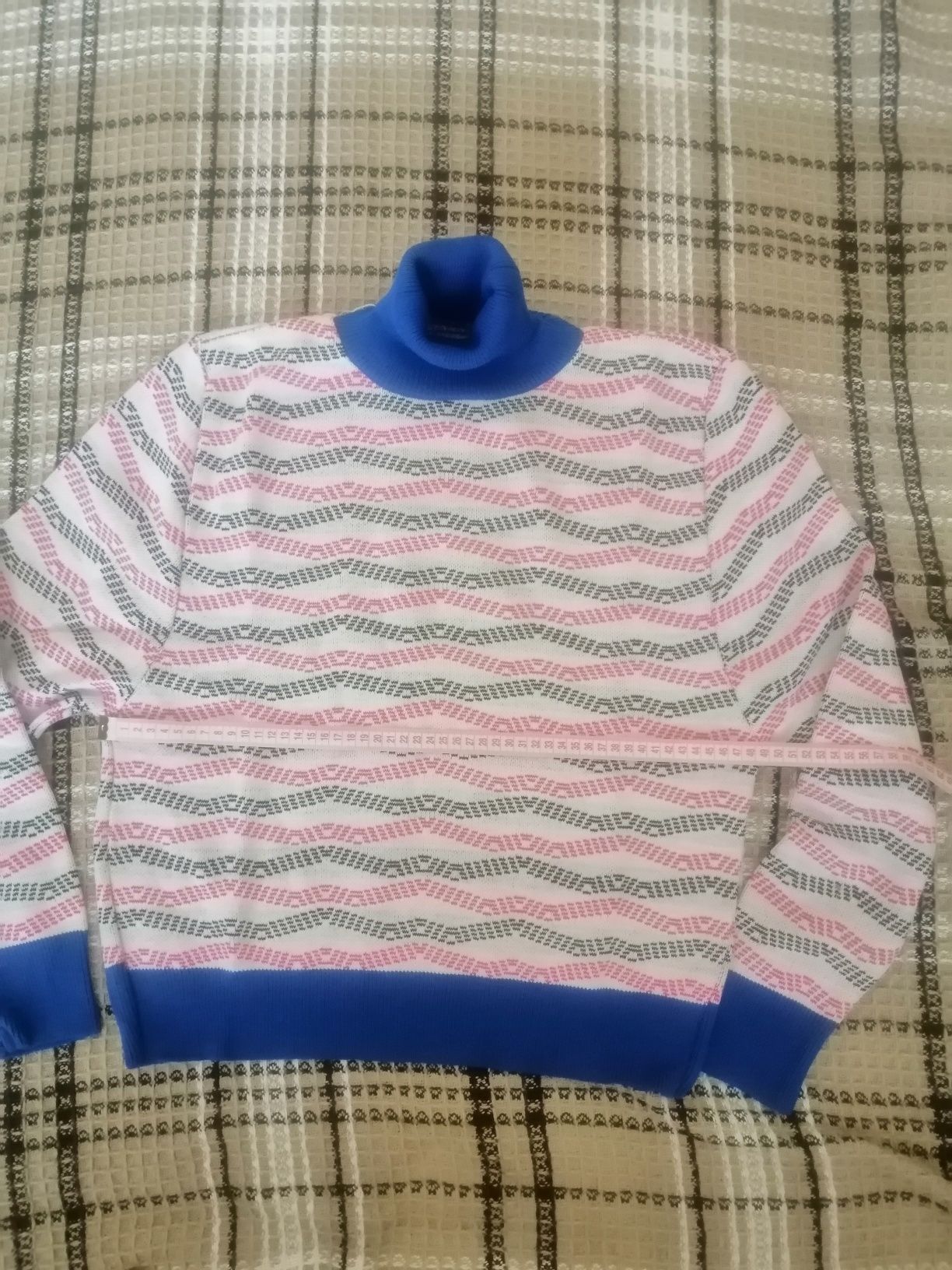 Жіночий светр, вязаний.