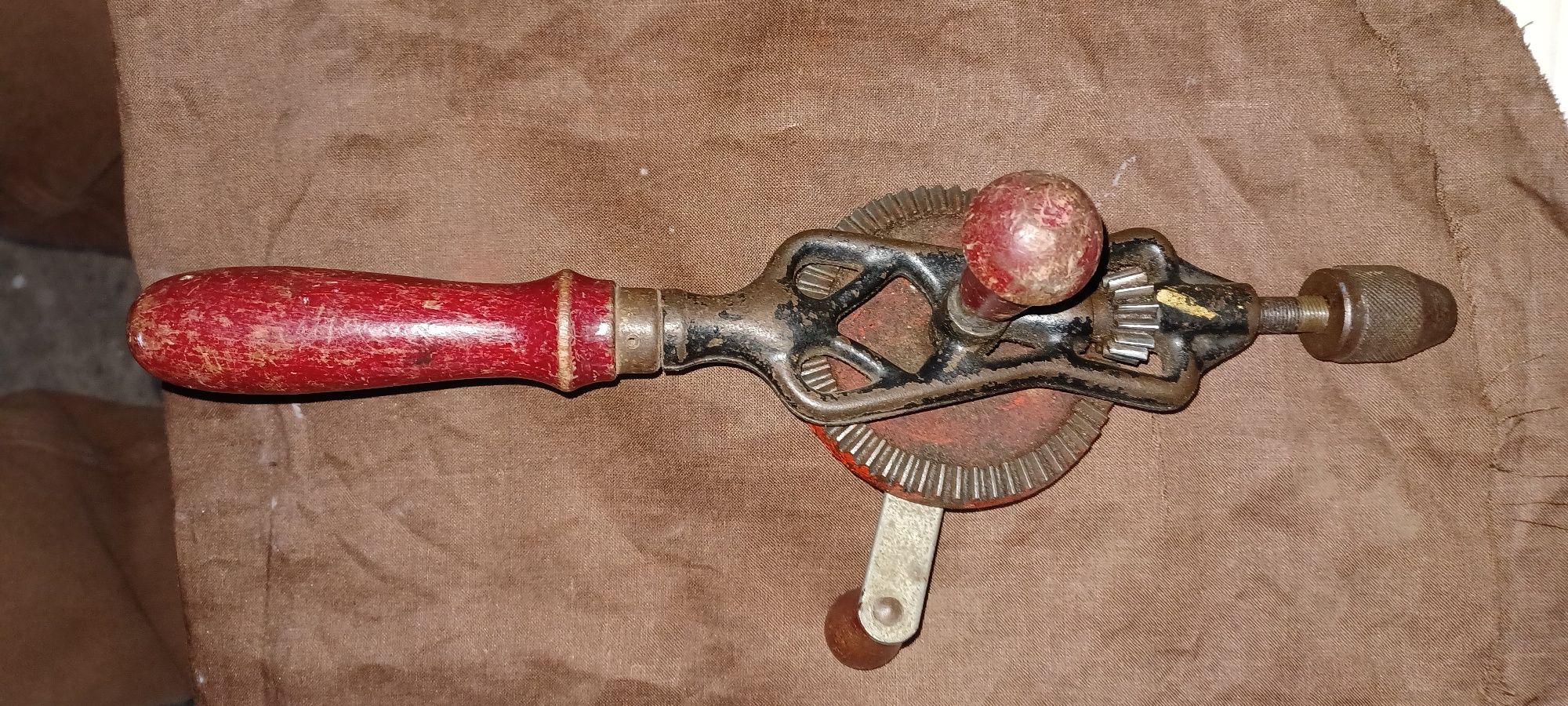 Máquina de furar manual