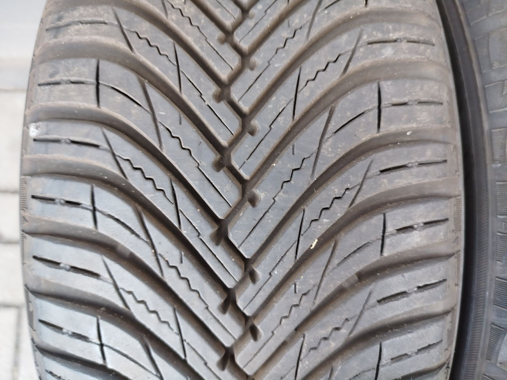 Opony całoroczne Maxxis 195/50R15