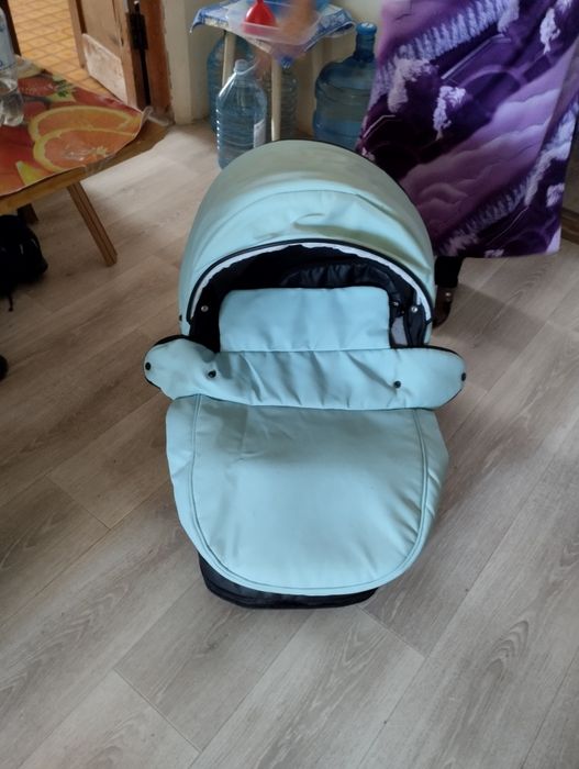 Детская коляска зимне летняя.