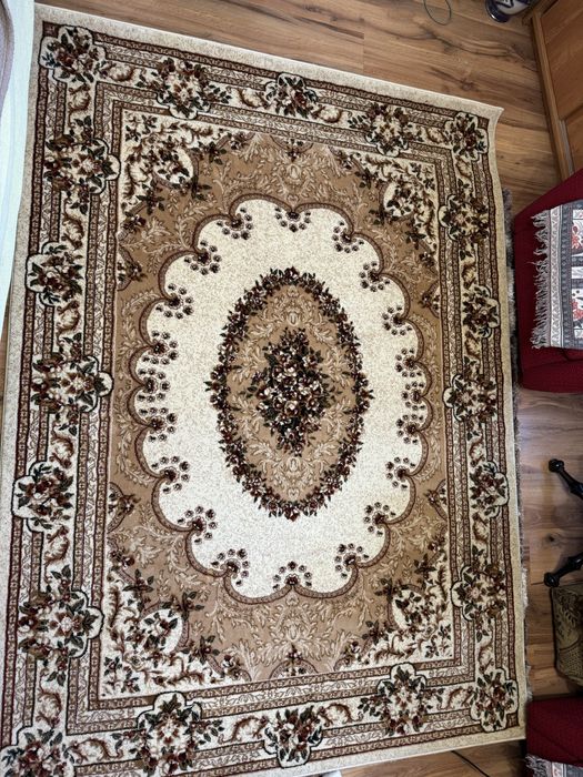 Elegenacki Dywan we wzory w odcieniach beżu nowy 160x220