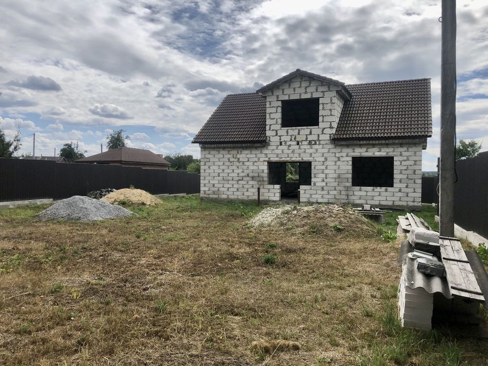 Будинок 160кв.м. + 10сот з комунікаціями