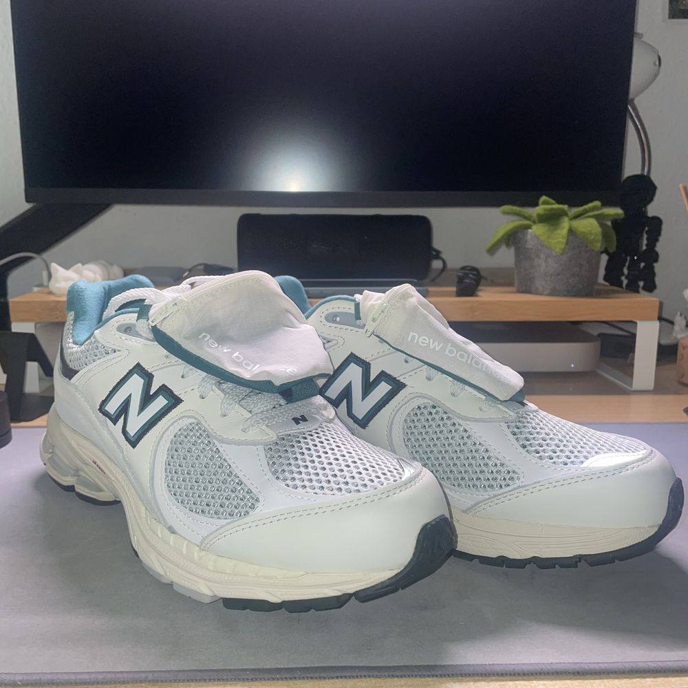 New Balance 2002R / 2002