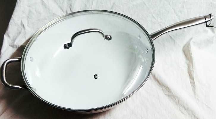 Patelnia żeliwna WOK Bergner 34cm z pokrywą czerwony