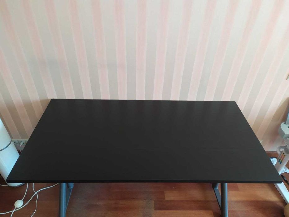 IKEA IDÅSEN ІДОСЕН Письмовий стіл з регулюванням висоти, чорний